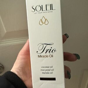 Salon hair treatments/Trio Miracle Oil - White